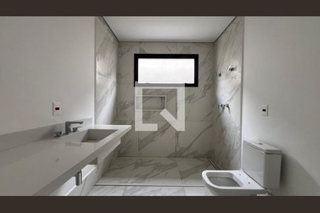 Casa à venda com 845m², 4 quartos e 6 vagasBanheiro quarto 3