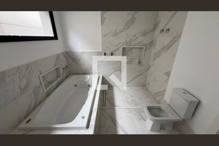 Casa à venda com 845m², 4 quartos e 6 vagasBanheiro quarto 3