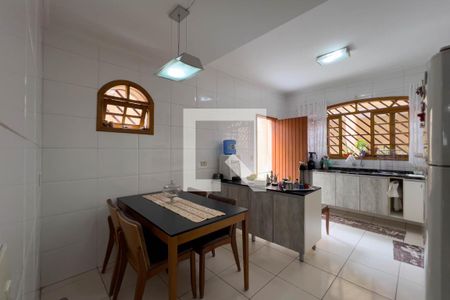 Casa à venda com 196m², 3 quartos e 2 vagasCozinha