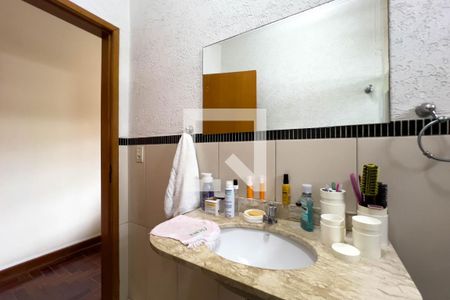 Casa à venda com 196m², 3 quartos e 2 vagasBanheiro do quarto 1