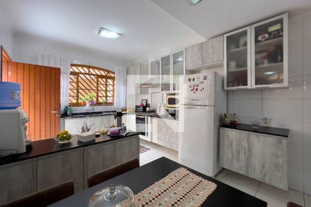 Casa à venda com 196m², 3 quartos e 2 vagasCozinha