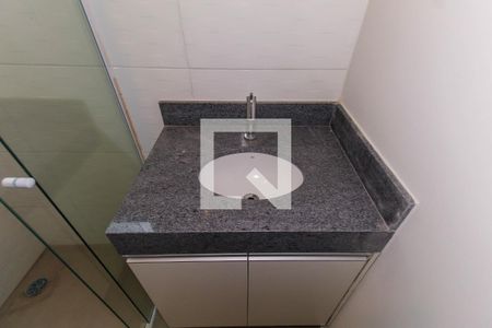 Banheiro de casa de condomínio para alugar com 1 quarto, 38m² em Chácara Mafalda, São Paulo