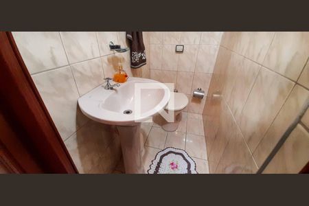 Casa à venda com 241m², 3 quartos e 2 vagasLavabo