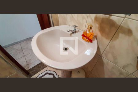 Casa à venda com 241m², 3 quartos e 2 vagasLavabo