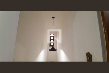 Casa à venda com 241m², 3 quartos e 2 vagasEscada