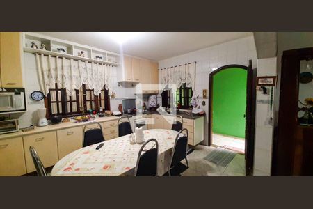 Casa à venda com 241m², 3 quartos e 2 vagasCozinha