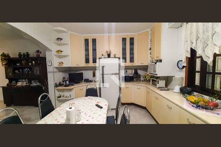 Casa à venda com 241m², 3 quartos e 2 vagasCozinha