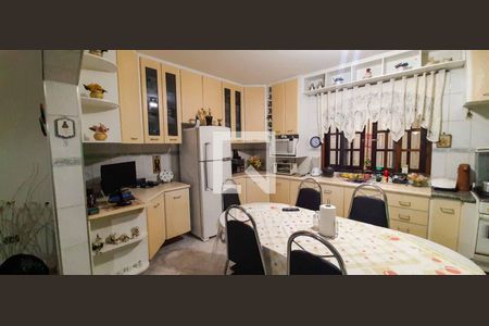 Casa à venda com 241m², 3 quartos e 2 vagasCozinha