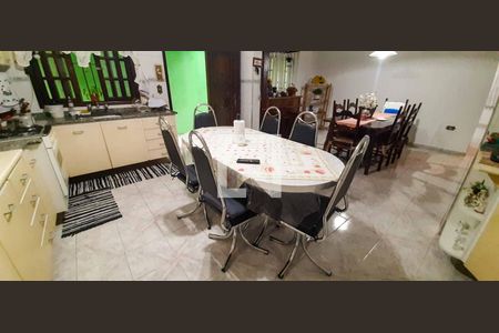 Casa à venda com 241m², 3 quartos e 2 vagasCozinha