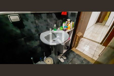 Casa à venda com 241m², 3 quartos e 2 vagasBanheiro Social de Cima