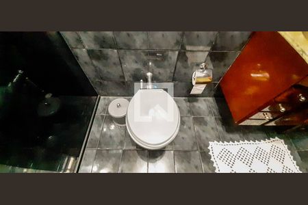 Casa à venda com 241m², 3 quartos e 2 vagasBanheiro da Suíte