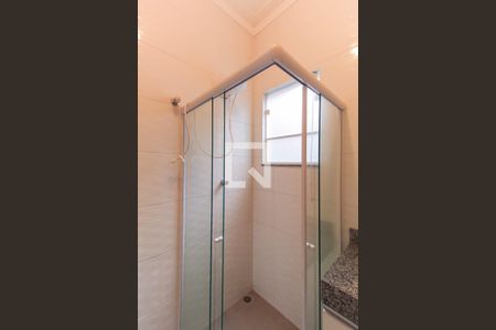 Banheiro de casa de condomínio para alugar com 1 quarto, 38m² em Chácara Mafalda, São Paulo