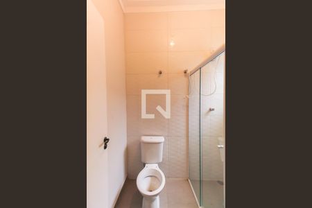 Banheiro de casa de condomínio para alugar com 1 quarto, 38m² em Chácara Mafalda, São Paulo