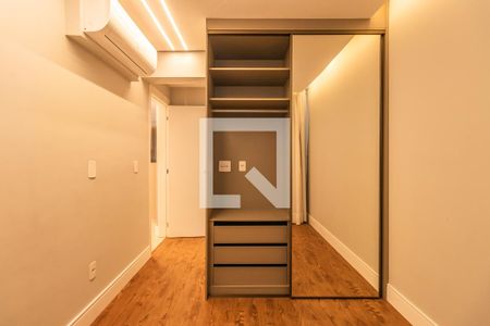 Quarto  de apartamento à venda com 2 quartos, 90m² em Empresarial 18 do Forte, Barueri