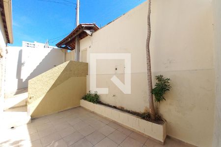 Casa à venda com 360m², 3 quartos e 3 vagasFrente do Prédio