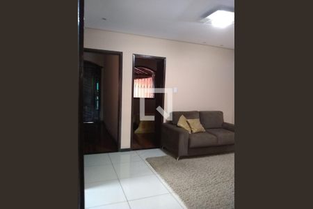 Sala de casa à venda com 3 quartos, 255m² em Industrial, Contagem