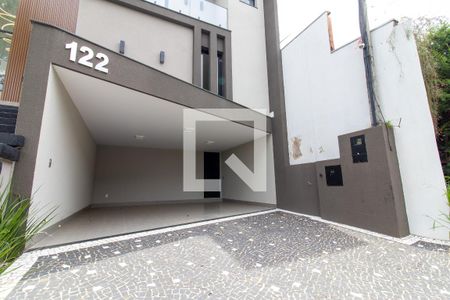 Casa de condomínio à venda com 275m², 3 quartos e 4 vagas Casa de condomínio à venda com 275m², 3 quartos e 4 vagasÁrea comum