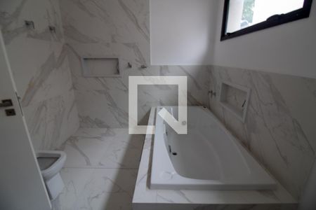 Casa à venda com 854m², 4 quartos e 6 vagasBanheiro da Suíte 4 - Senhora