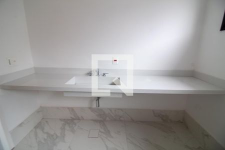 Casa à venda com 850m², 4 quartos e 6 vagasBanheiro da Suíte 4 - Senhora