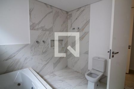 Casa à venda com 849m², 4 quartos e 6 vagasBanheiro da Suíte 4 - Senhora