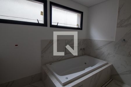 Casa à venda com 849m², 4 quartos e 6 vagasBanheiro da Suíte 4 - Senhora