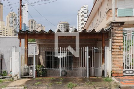 Casa à venda com 230m², 2 quartos e 1 vaga Casa à venda com 230m², 2 quartos e 1 vagaFachada