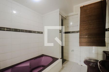 Banheiro da Suíte 1 de apartamento para alugar com 2 quartos, 150m² em Vila Jardim, Porto Alegre
