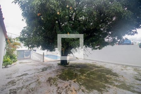 Casa à venda com 360m², 3 quartos e 3 vagas Casa à venda com 360m², 3 quartos e 3 vagasQuintal