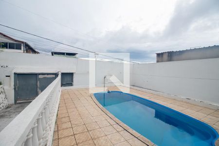 Casa à venda com 360m², 3 quartos e 3 vagas Casa à venda com 360m², 3 quartos e 3 vagasPiscina