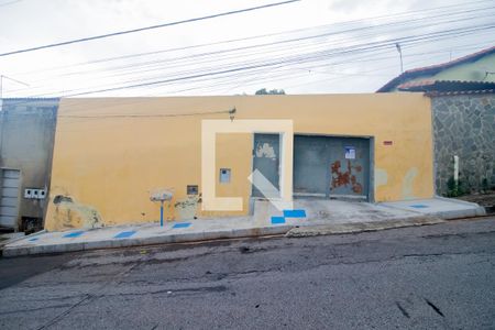 Casa à venda com 360m², 3 quartos e 3 vagas Casa à venda com 360m², 3 quartos e 3 vagasFachada