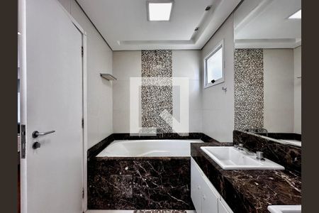 Apartamento à venda com 170m², 3 quartos e 3 vagasBanheiro Suíte 1