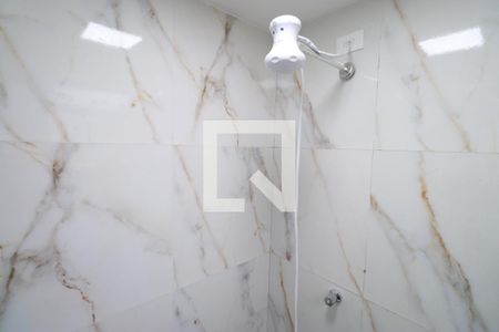 Banheiro de kitnet/studio para alugar com 1 quarto, 18m² em Vila Romana, São Paulo