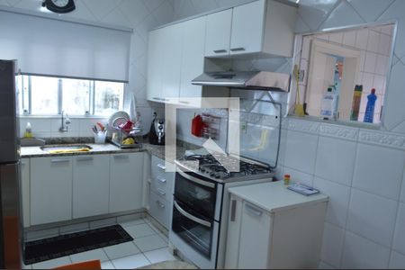 Casa de condomínio à venda com 210m², 4 quartos e 2 vagasCozinha