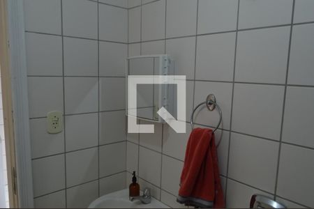 Casa de condomínio à venda com 210m², 4 quartos e 2 vagasBanheiro de Serviço