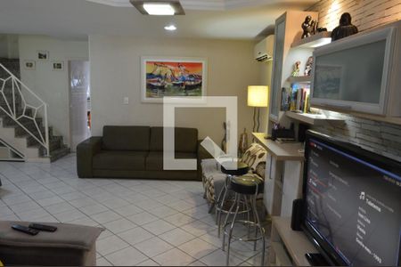 Sala de casa de condomínio à venda com 4 quartos, 210m² em Jacarepaguá, Rio de Janeiro