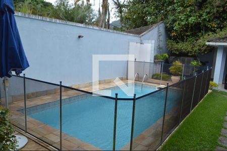 Casa de condomínio à venda com 210m², 4 quartos e 2 vagasPiscina