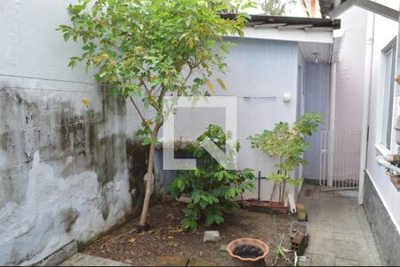 Casa de condomínio à venda com 210m², 4 quartos e 2 vagasQuintal