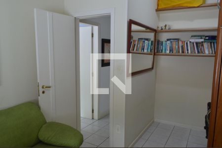 Casa de condomínio à venda com 210m², 4 quartos e 2 vagasEscritório