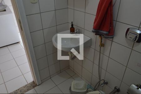 Casa de condomínio à venda com 210m², 4 quartos e 2 vagasBanheiro de Serviço