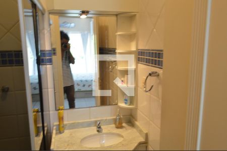 Casa de condomínio à venda com 210m², 4 quartos e 2 vagasBanheiro da Suíte 2