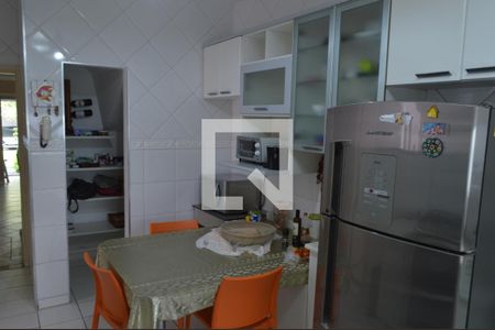 Casa de condomínio à venda com 210m², 4 quartos e 2 vagasCozinha