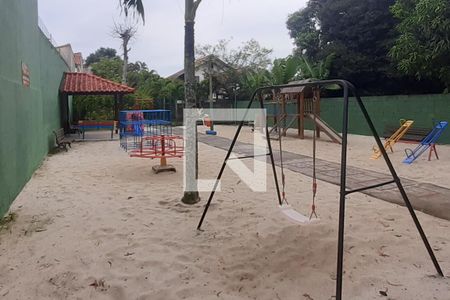 Casa de condomínio à venda com 210m², 4 quartos e 2 vagasÁrea comum - Playground