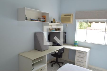 Casa de condomínio à venda com 210m², 4 quartos e 2 vagasQuarto