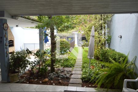 Casa de condomínio à venda com 210m², 4 quartos e 2 vagasJardim