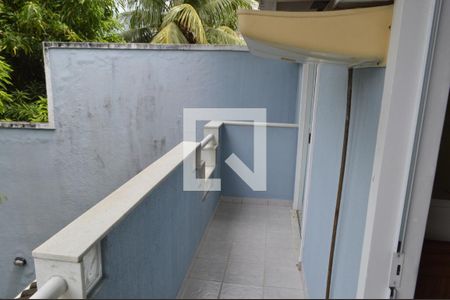 Casa de condomínio à venda com 210m², 4 quartos e 2 vagasVaranda