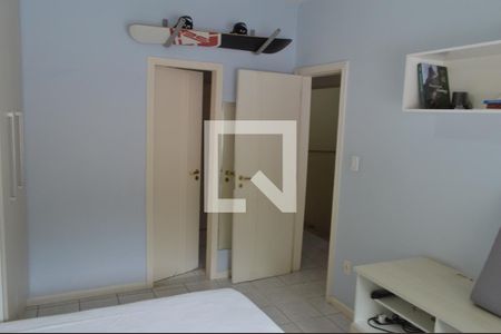 Casa de condomínio à venda com 210m², 4 quartos e 2 vagasQuarto