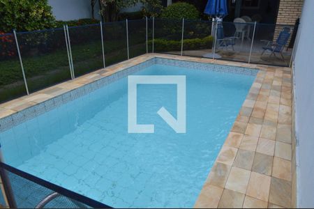 Casa de condomínio à venda com 210m², 4 quartos e 2 vagasPiscina
