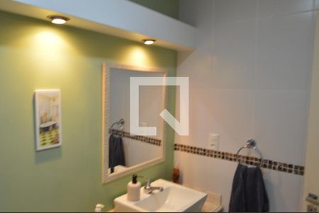 Casa de condomínio à venda com 210m², 4 quartos e 2 vagasLavabo