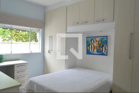 Casa de condomínio à venda com 210m², 4 quartos e 2 vagasQuarto