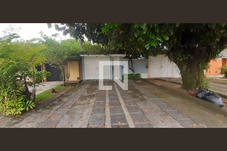 Casa de condomínio à venda com 210m², 4 quartos e 2 vagasFachada da Casa